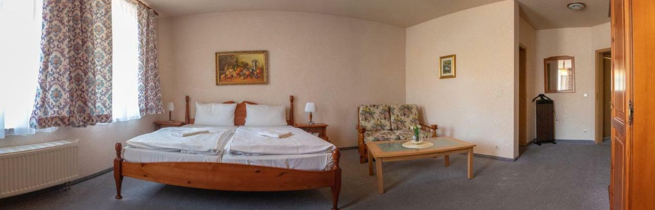 Haus Schlematal Hotel Und Restaurant Bad Schlema Ngoại thất bức ảnh
